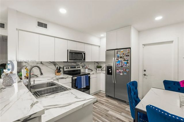 4 of 27 - 17365 Sw 95th Avenue #17365, Palmetto Bay, FL