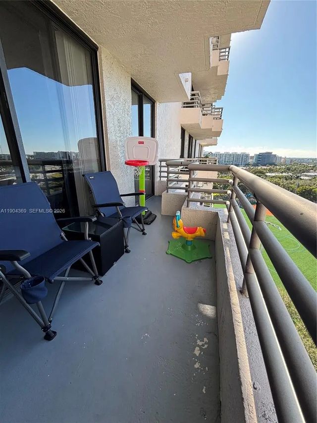 5 of 34 - 3300 Ne 191st Street #1403, Aventura, FL