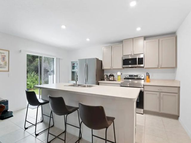 3 of 12 - 7976 105th Avenue, Vero Beach, FL