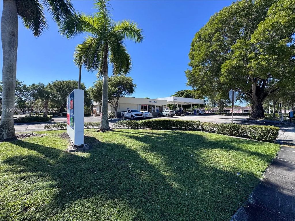 8400 W Oakland Park Boulevard, Sunrise