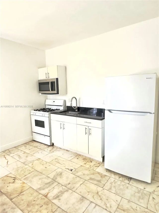 5 of 9 - 1526 Pennsylvania Avenue #2, Miami Beach, FL
