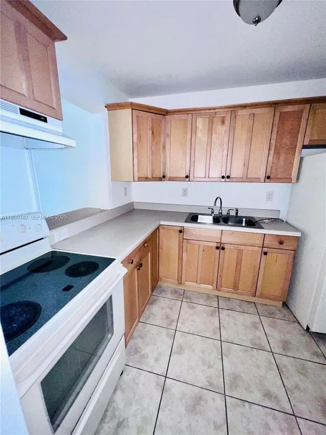 4 of 22 - 12290 Ne 11th Court #305, North Miami, FL