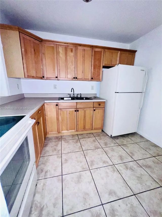 5 of 22 - 12290 Ne 11th Court #305, North Miami, FL