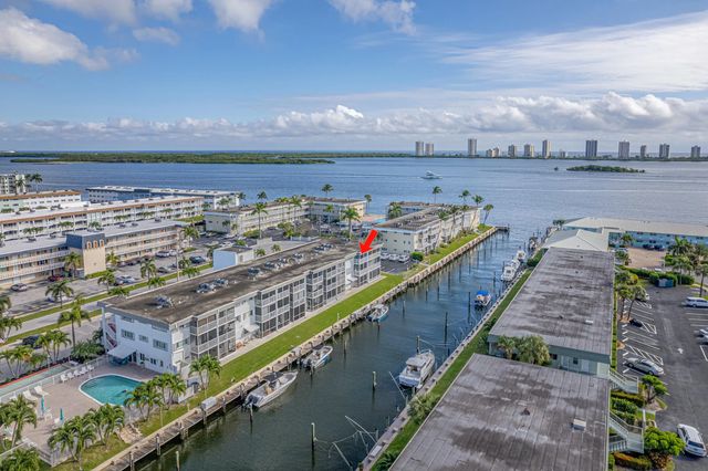112 Doolen Court #302, North Palm Beach