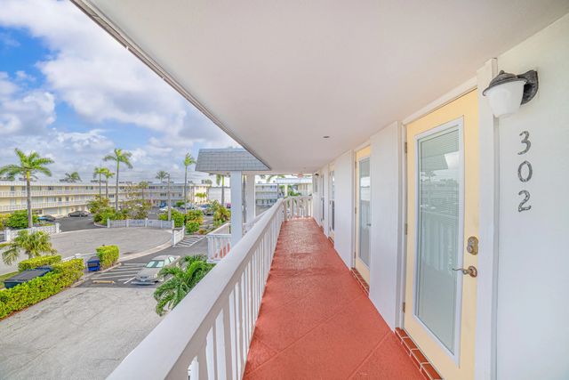 4 of 43 - 112 Doolen Court #302, North Palm Beach, FL