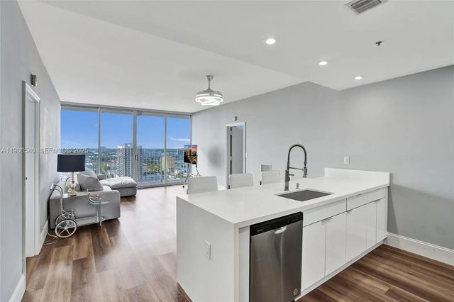7601 E Treasure Drive #ph102, North Bay Village
