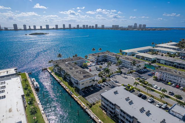 3 of 51 - 101 Doolen Court #201, North Palm Beach, FL