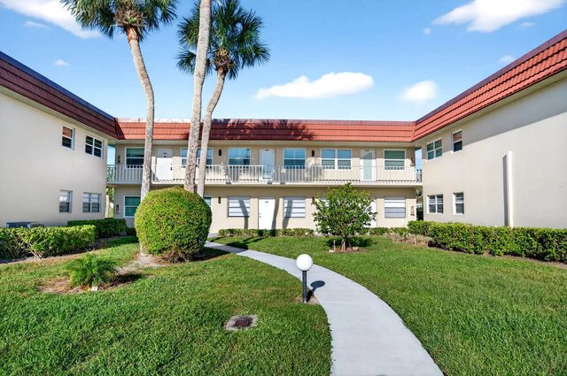 108 Spring Lake Court #203, Vero Beach