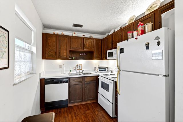 3 of 27 - 108 Spring Lake Court #203, Vero Beach, FL