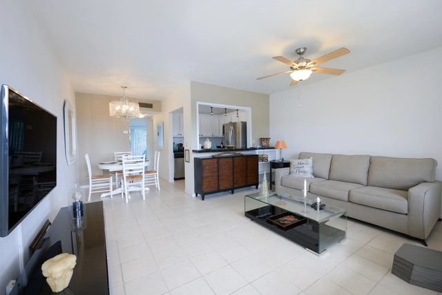 3 of 24 - 3402 Cynthia Lane #208, Lake Worth Beach, FL