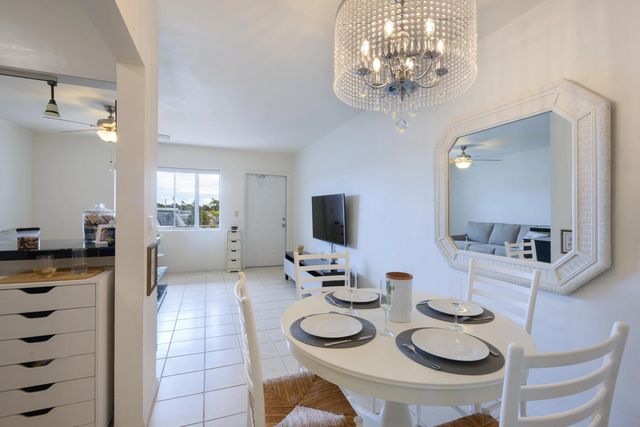 5 of 24 - 3402 Cynthia Lane #208, Lake Worth Beach, FL
