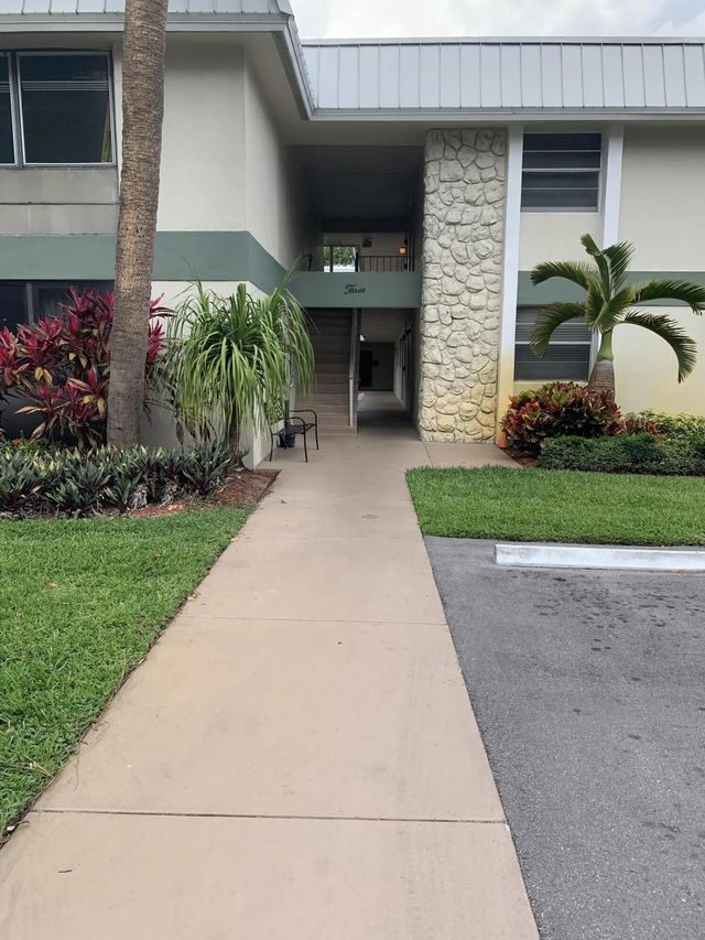 4 of 27 - 2302 Sunrise Boulevard #204, Fort Pierce, FL