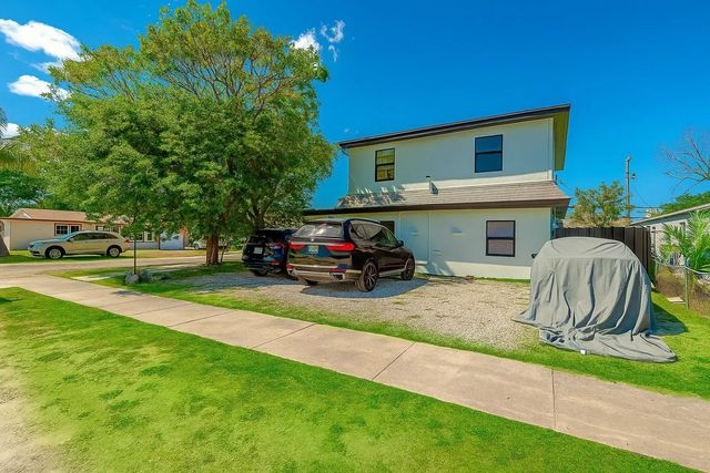 3 of 23 - 2447 Roosevelt Street, Hollywood, FL