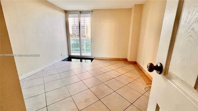 5 of 11 - 100 Bayview Drive #607, Sunny Isles Beach, FL