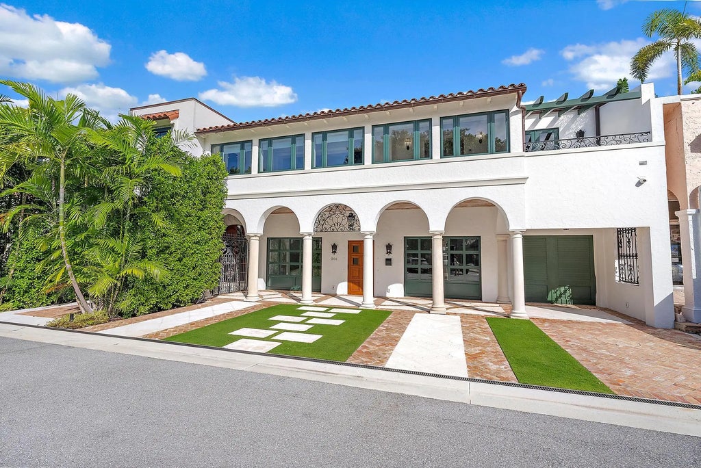 206 Phipps Plaza, Palm Beach