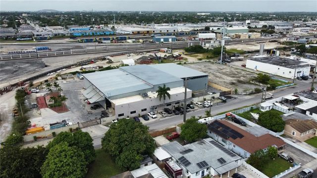4 of 28 - 8600 Nw 36th Avenue, Miami, FL