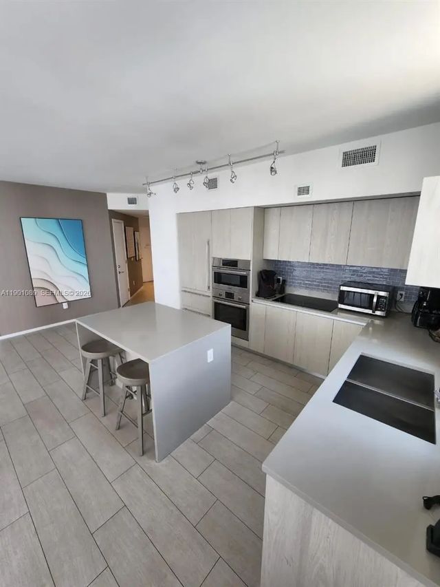 5 of 16 - 4010 S Ocean Drive #r1709, Hollywood, FL