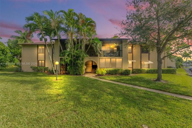 442 Pine Glen Lane #d-2, Greenacres