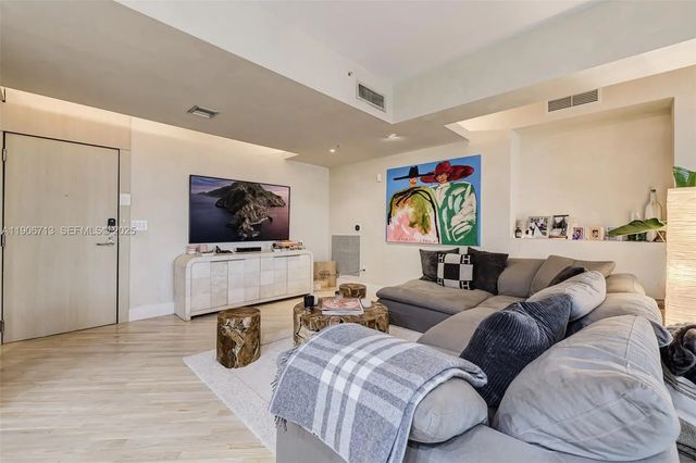 3 of 25 - 2001 Meridian Avenue #307, Miami Beach, FL