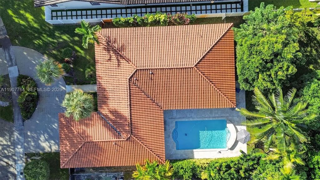 15010 Dunbarton Place, Miami Lakes