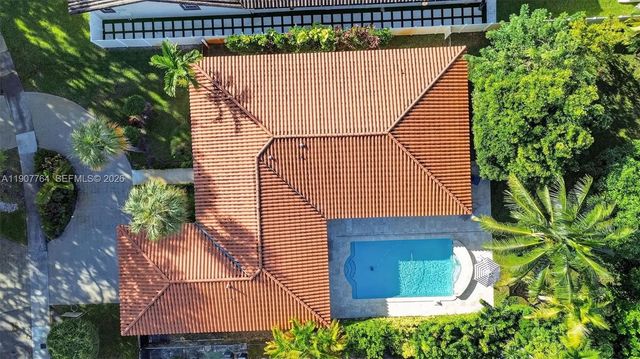 15010 Dunbarton Place, Miami Lakes