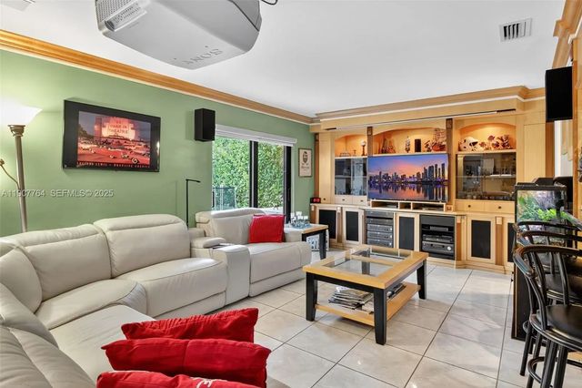 15010 Dunbarton Place, Miami Lakes