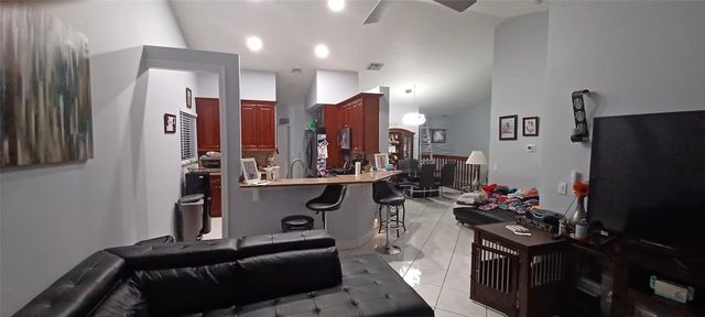 2 of 9 - 20 Via De Casas Sur #204, Boynton Beach, FL