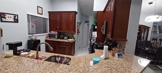 3 of 9 - 20 Via De Casas Sur #204, Boynton Beach, FL