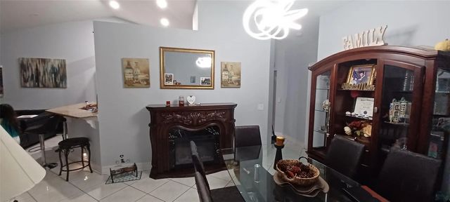 4 of 9 - 20 Via De Casas Sur #204, Boynton Beach, FL