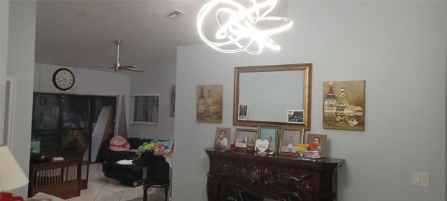5 of 9 - 20 Via De Casas Sur #204, Boynton Beach, FL