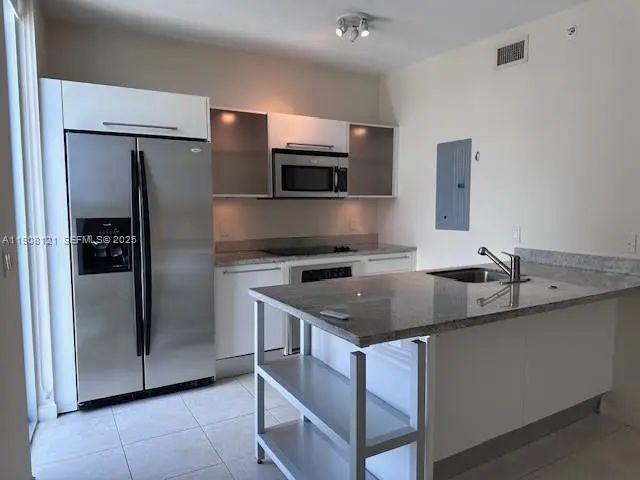 4 of 9 - 185 Sw 7th Street #2300, Miami, FL