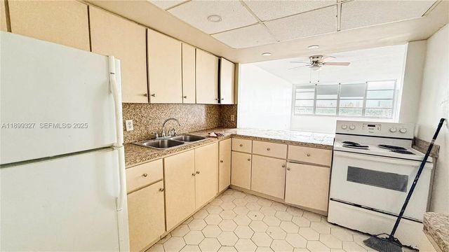 5 of 16 - 1351 Ne Miami Gardens Drive #1404e, Miami, FL