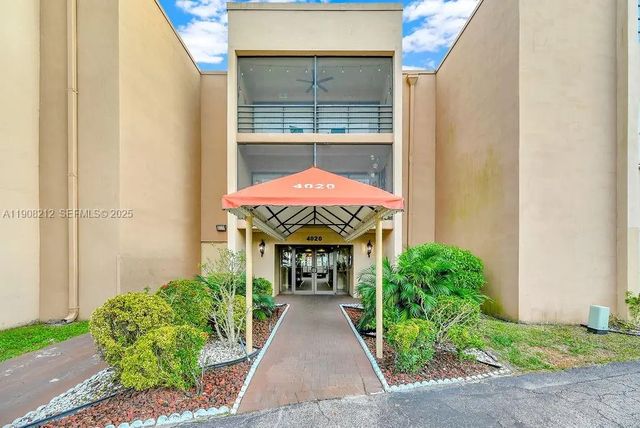 4020 N Hills Drive #2, Hollywood