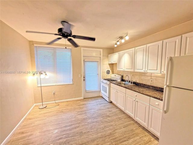 2 of 5 - 441 Collins Avenue #12a, Miami Beach, FL