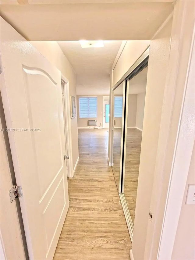 3 of 5 - 441 Collins Avenue #12a, Miami Beach, FL