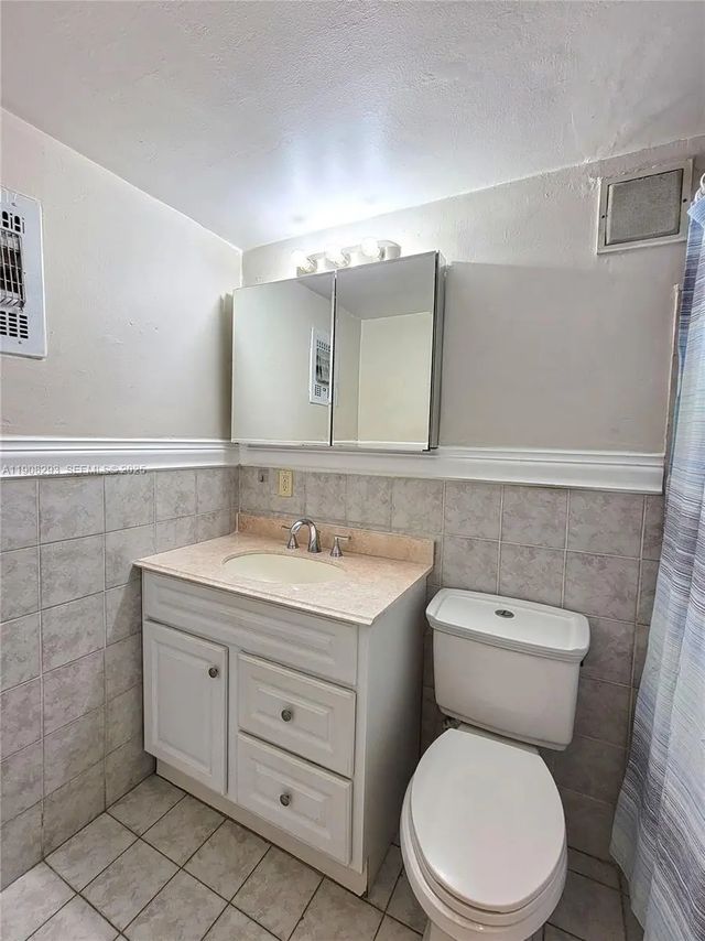 4 of 5 - 441 Collins Avenue #12a, Miami Beach, FL