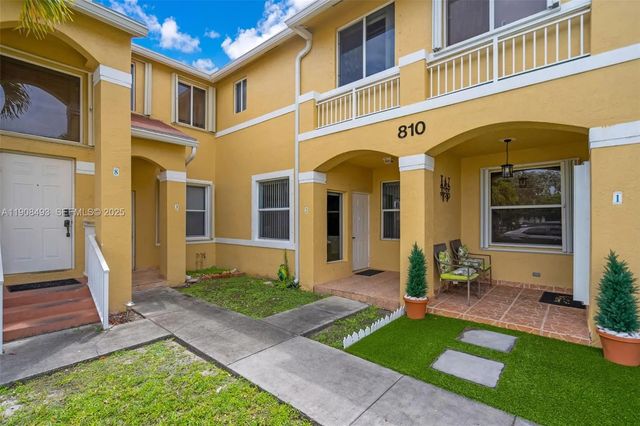 3 of 44 - 810 Ne 212th Terrace #2, Miami, FL