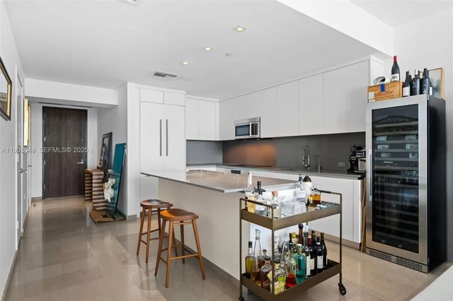 3 of 18 - 68 Se 6th Street #2505, Miami, FL