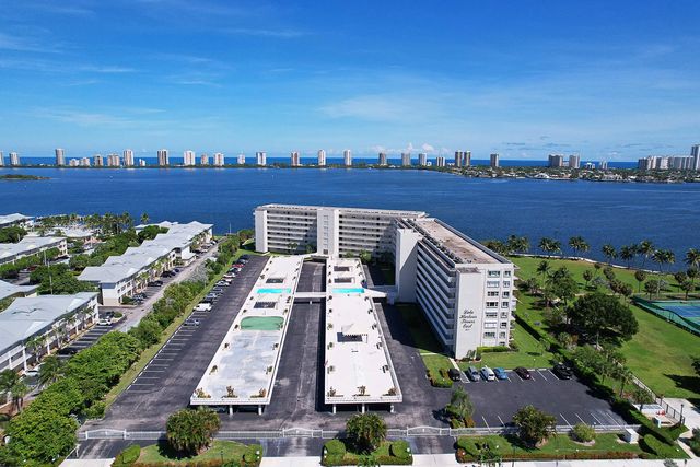 801 Lake Shore Drive #102, Lake Park