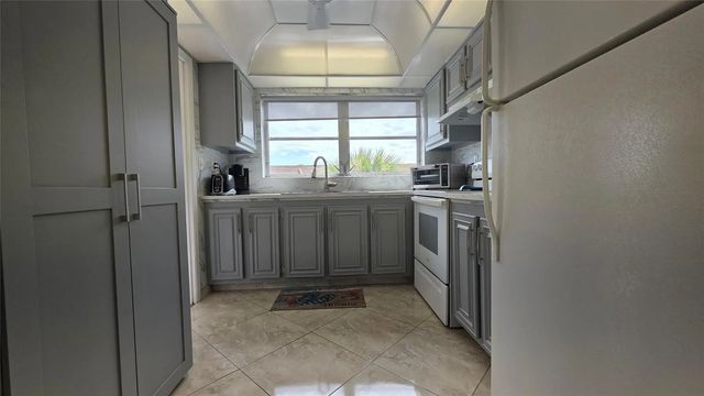 3 of 22 - 4047 Nw 16th Street #302, Fort Lauderdale, FL
