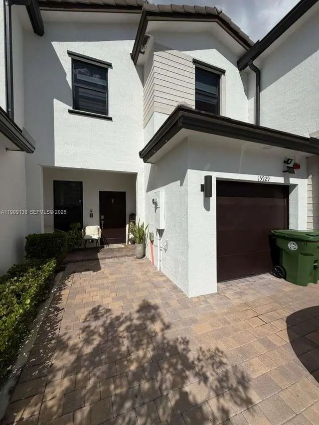 2 of 27 - 15929 Sw 2nd Place, Pembroke Pines, FL