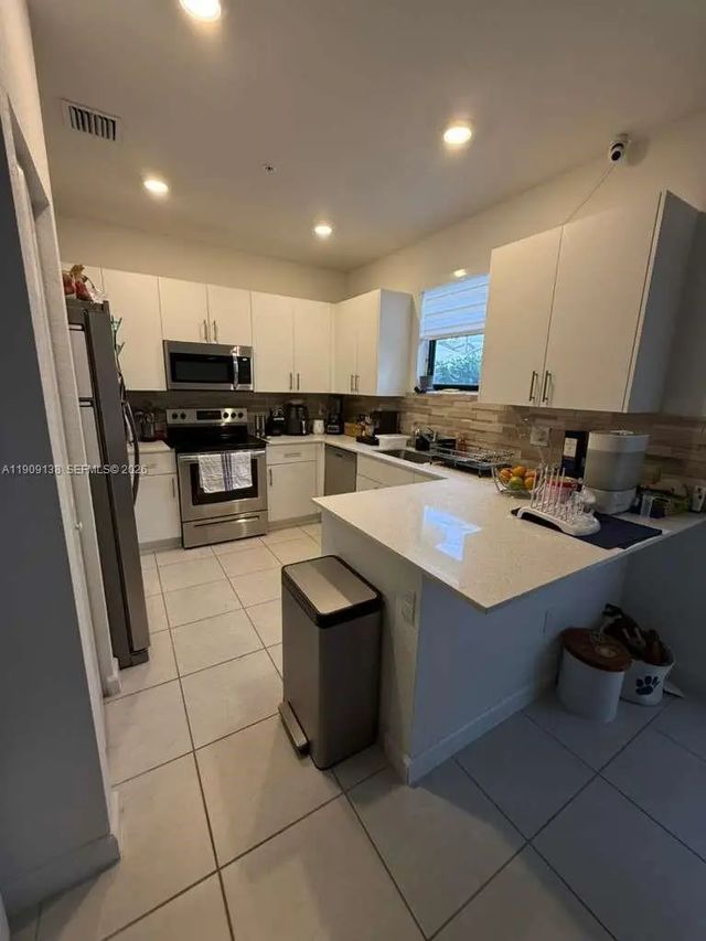 4 of 27 - 15929 Sw 2nd Place, Pembroke Pines, FL