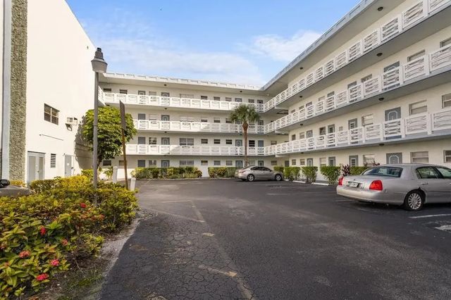 2 of 27 - 4090 Nw 42nd Avenue #309, Lauderdale Lakes, FL