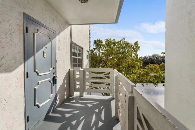 3 of 27 - 4090 Nw 42nd Avenue #309, Lauderdale Lakes, FL