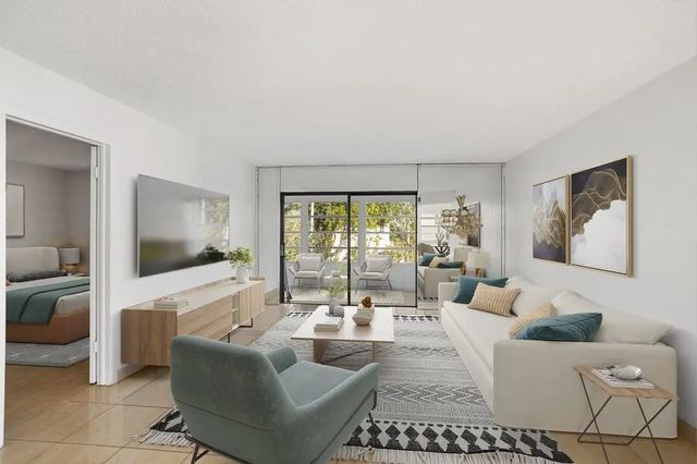 4 of 27 - 4090 Nw 42nd Avenue #309, Lauderdale Lakes, FL