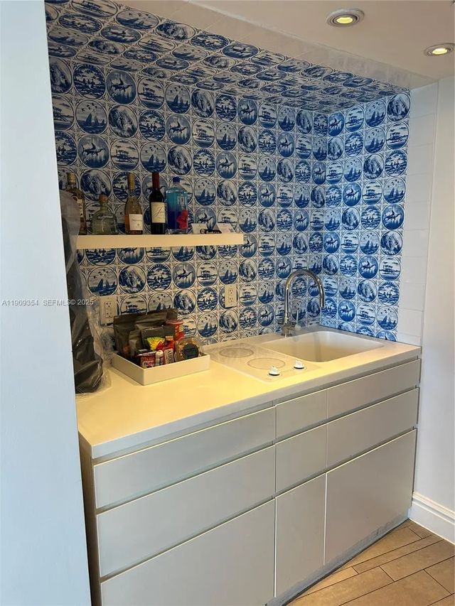 3 of 11 - 1100 West Avenue #1206, Miami Beach, FL