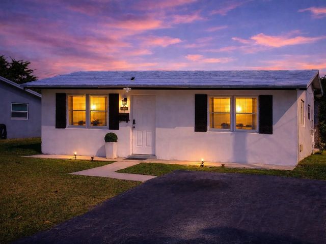 3 of 38 - 4804 Nw 27th Terrace, Tamarac, FL