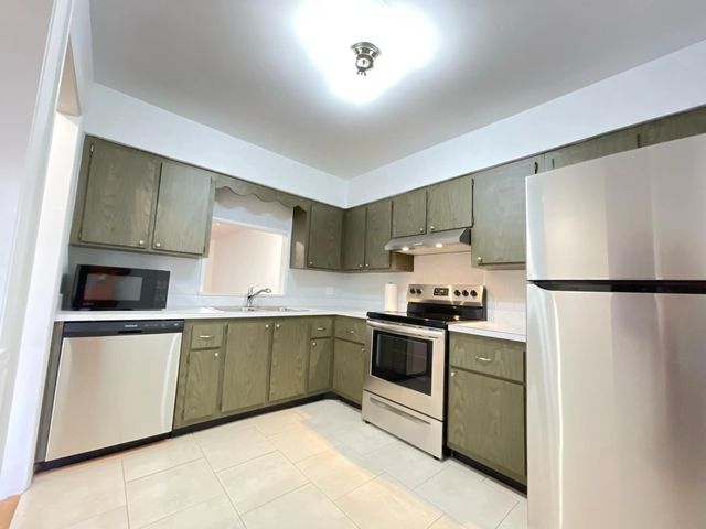 2302 Sunrise Boulevard #202, Fort Pierce