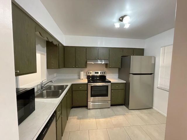 2 of 9 - 2302 Sunrise Boulevard #202, Fort Pierce, FL
