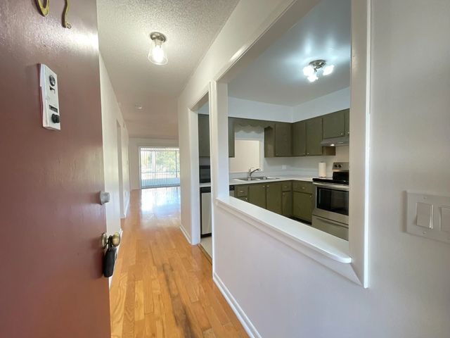 5 of 9 - 2302 Sunrise Boulevard #202, Fort Pierce, FL